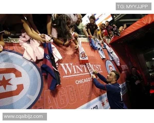 足球球星拒绝与球迷互动引发争议球迷失望背后的真实原因揭秘 足球球星拒绝与球迷互动引发争议球迷失望背后的真实原因揭秘