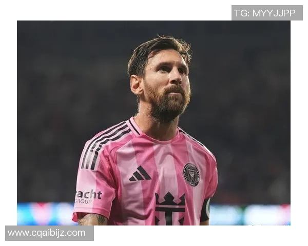 穿西装的足球球星:优雅与激情并存的赛场之外魅力展示 穿西装的足球球星:优雅与激情并存的赛场之外魅力展示