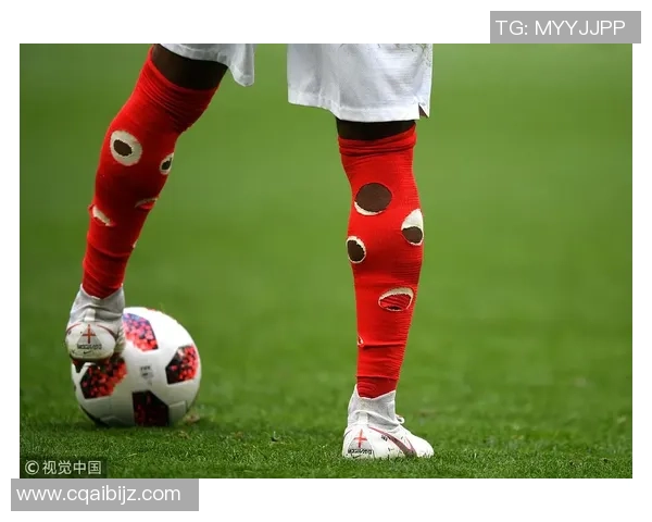 爱穿长袜的足球球星：探索他们独特的时尚选择与场上表现